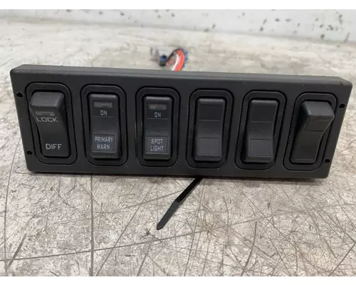 INTERNATIONAL 7400 Switch Panel