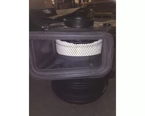 INTERNATIONAL 7500 Air Cleaner
