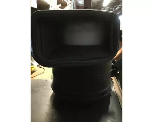 INTERNATIONAL 7500 Air Cleaner