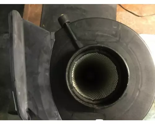 INTERNATIONAL 7500 Air Cleaner