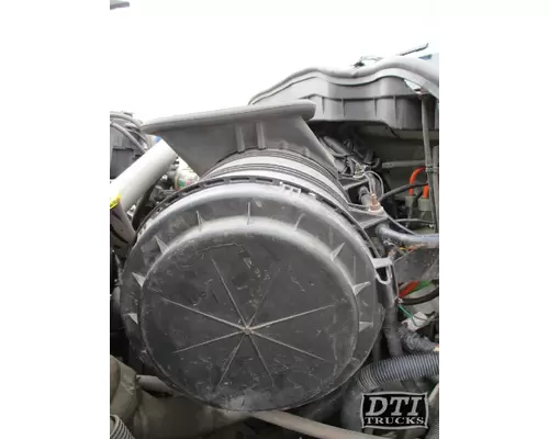 INTERNATIONAL 7500 Air Cleaner