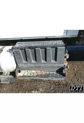 INTERNATIONAL 7500 Battery Box