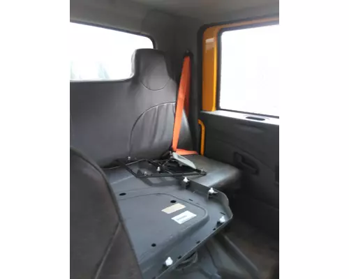 INTERNATIONAL 7500 CAB