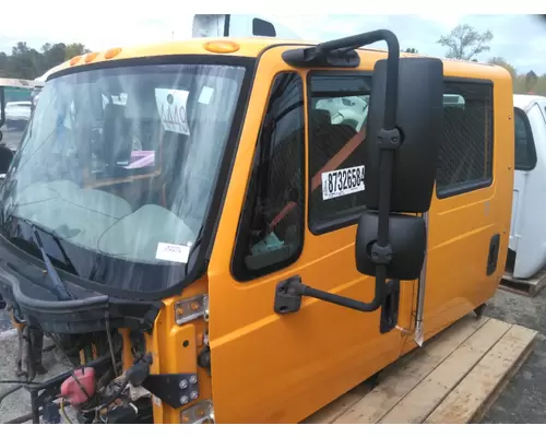 INTERNATIONAL 7500 CAB