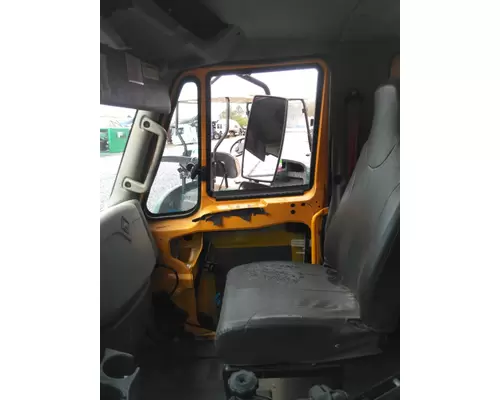 INTERNATIONAL 7500 CAB