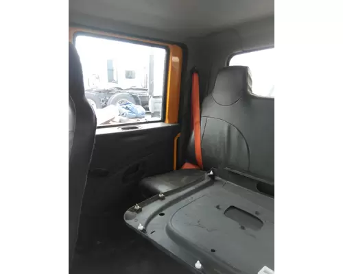 INTERNATIONAL 7500 CAB