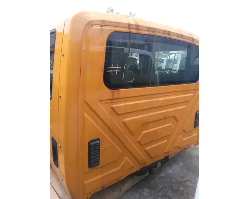 INTERNATIONAL 7500 CAB