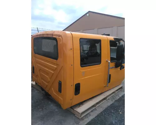 INTERNATIONAL 7500 CAB