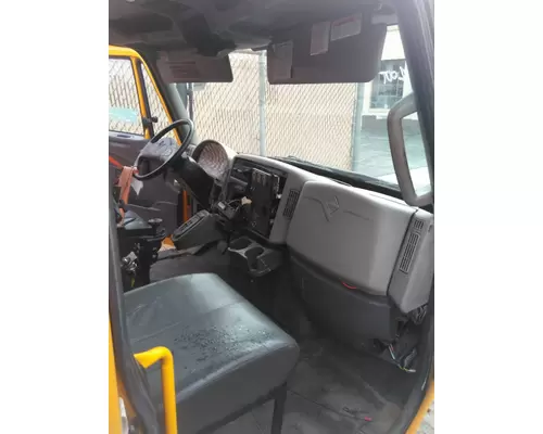INTERNATIONAL 7500 CAB