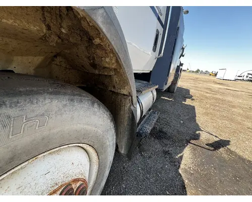 INTERNATIONAL 7500 Fender Extension