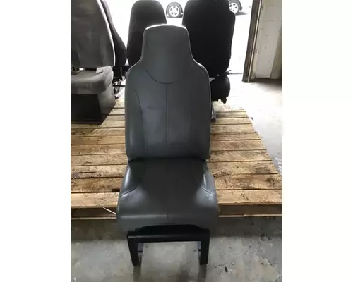 INTERNATIONAL 7500 SEAT, FRONT