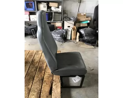 INTERNATIONAL 7500 SEAT, FRONT