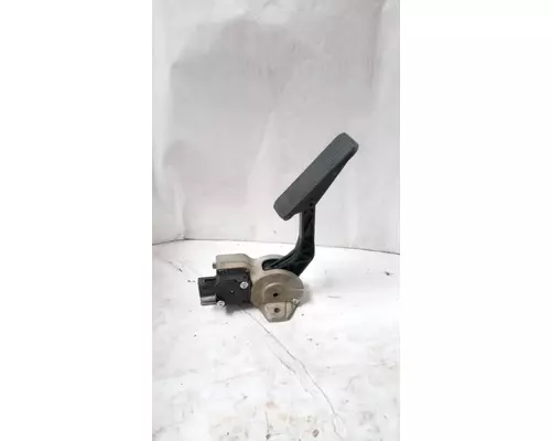 INTERNATIONAL 7600 Accelerator Parts