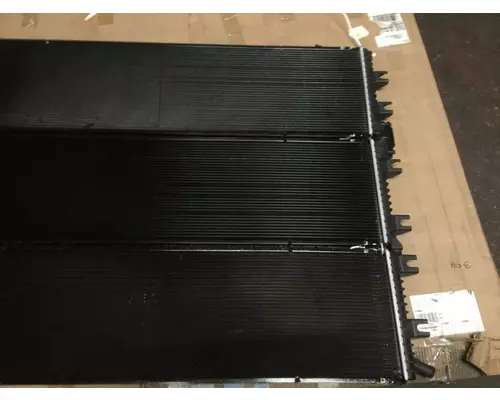 INTERNATIONAL 7600 Air Conditioner Condenser