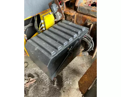 INTERNATIONAL 7600 Battery Box