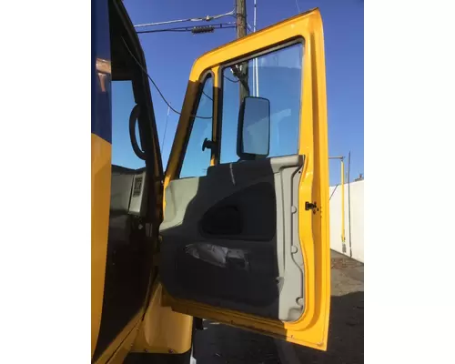 INTERNATIONAL 7600 CAB