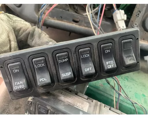 INTERNATIONAL 7600 Cab Mount