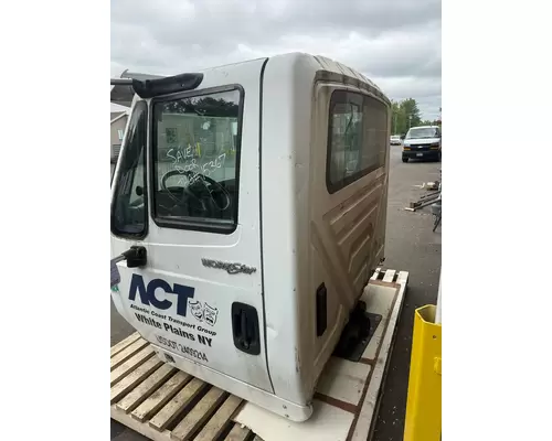 INTERNATIONAL 7600 Cab