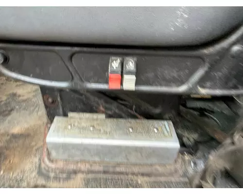 INTERNATIONAL 7600 Cab