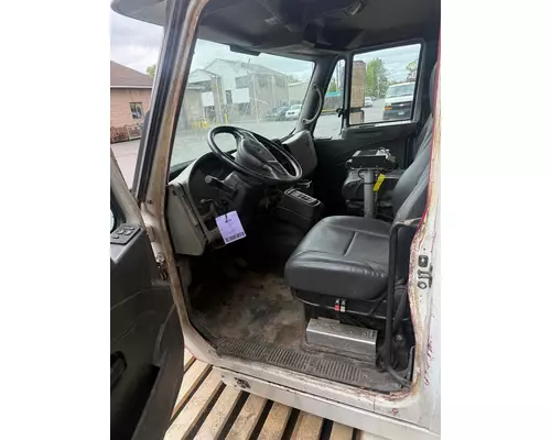 INTERNATIONAL 7600 Cab