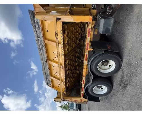 INTERNATIONAL 7600 Complete Vehicle