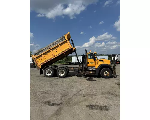 INTERNATIONAL 7600 Complete Vehicle