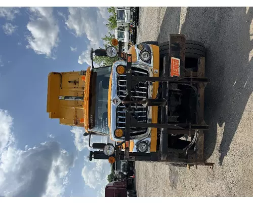 INTERNATIONAL 7600 Complete Vehicle