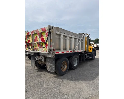 INTERNATIONAL 7600 Complete Vehicle