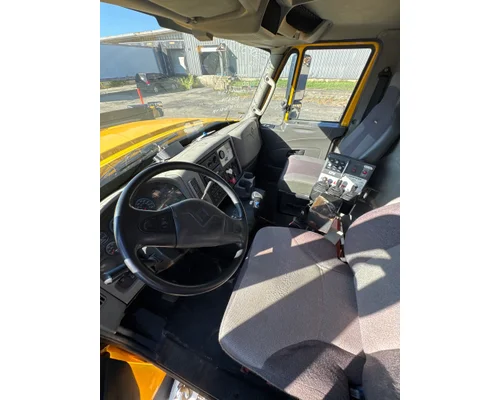 INTERNATIONAL 7600 Complete Vehicle
