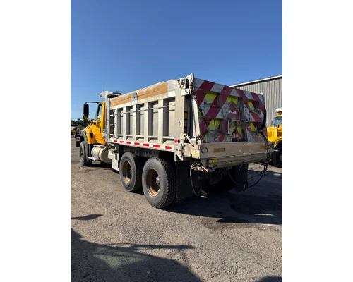 INTERNATIONAL 7600 Complete Vehicle