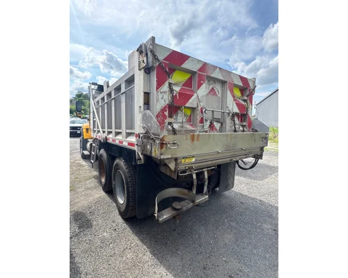 INTERNATIONAL 7600 Complete Vehicle