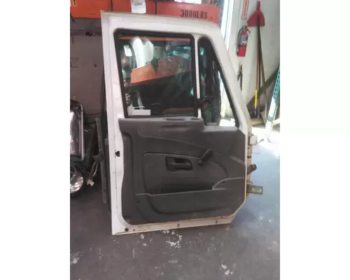 INTERNATIONAL 7600 DOOR ASSEMBLY, FRONT