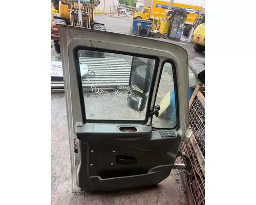 INTERNATIONAL 7600 Door Assembly, Front