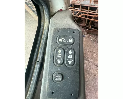 INTERNATIONAL 7600 Door Assembly, Front