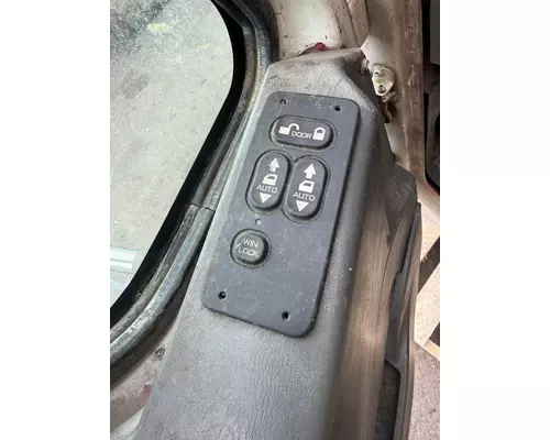 INTERNATIONAL 7600 Door Assembly, Front