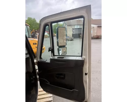 INTERNATIONAL 7600 Door Assembly, Front