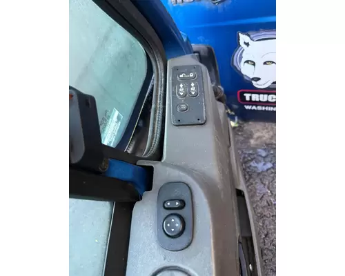 INTERNATIONAL 7600 Door Assembly, Front