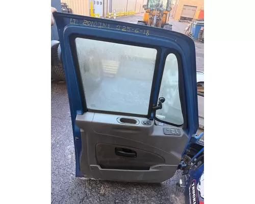 INTERNATIONAL 7600 Door Assembly, Front