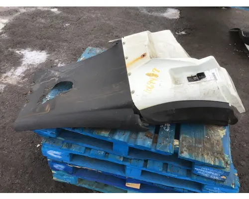 INTERNATIONAL 7600 Fender Extension