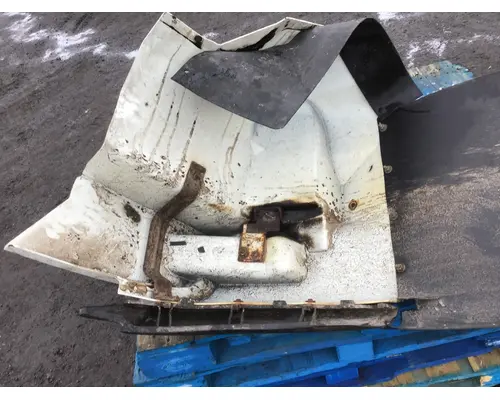 INTERNATIONAL 7600 Fender Extension