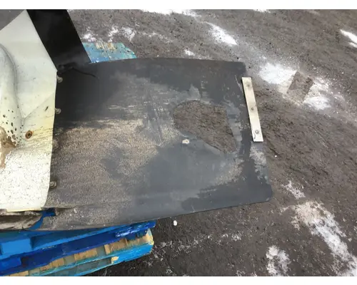 INTERNATIONAL 7600 Fender Extension