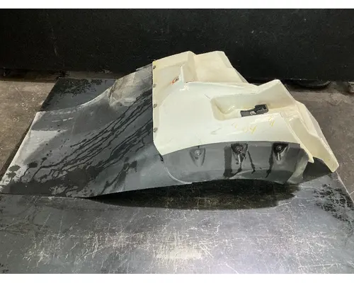 INTERNATIONAL 7600 Fender Extension