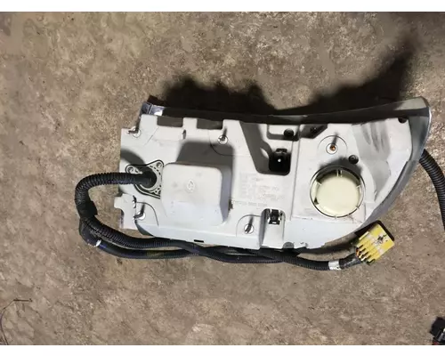 INTERNATIONAL 7600 Headlamp Assembly