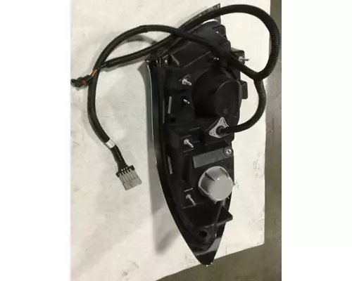 INTERNATIONAL 7600 Headlamp Assembly