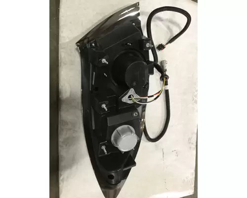 INTERNATIONAL 7600 Headlamp Assembly