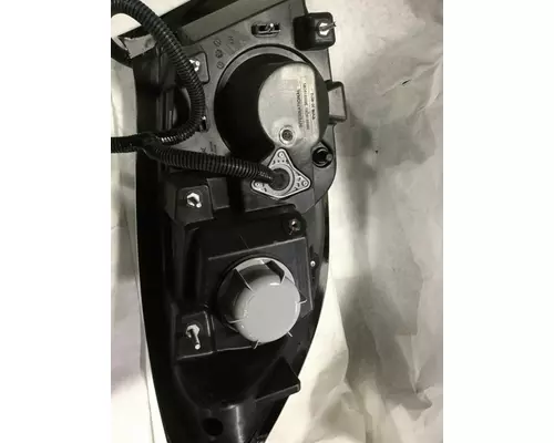 INTERNATIONAL 7600 Headlamp Assembly