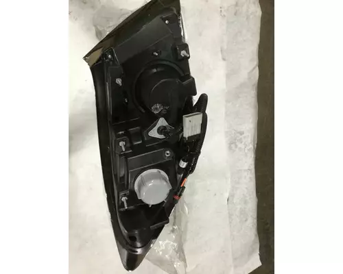 INTERNATIONAL 7600 Headlamp Assembly