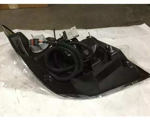 INTERNATIONAL 7600 Headlamp Assembly