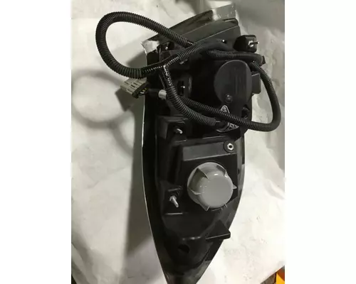 INTERNATIONAL 7600 Headlamp Assembly