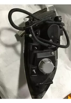 INTERNATIONAL 7600 Headlamp Assembly